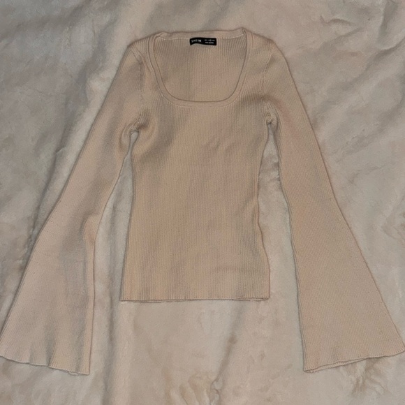 NWOT SHEIN Bell Cuff Top - Picture 3 of 3